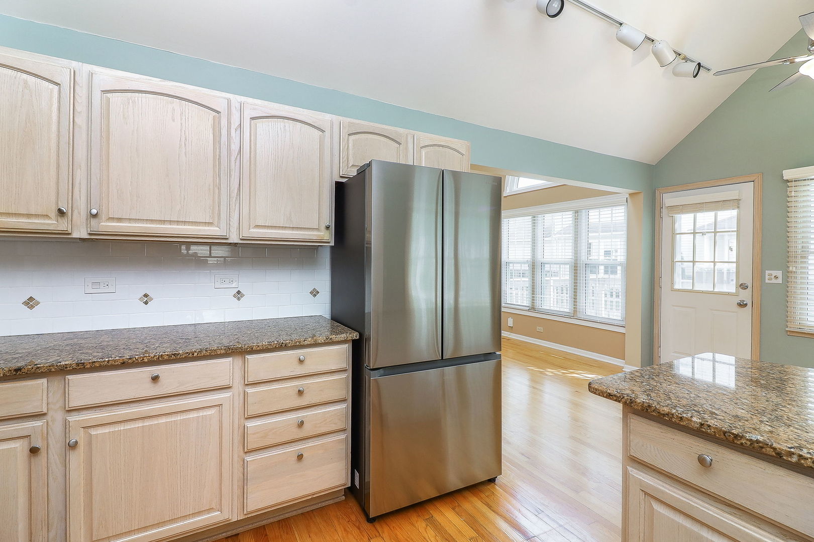 2007 Thornwood Circle, St. Charles, IL 60174