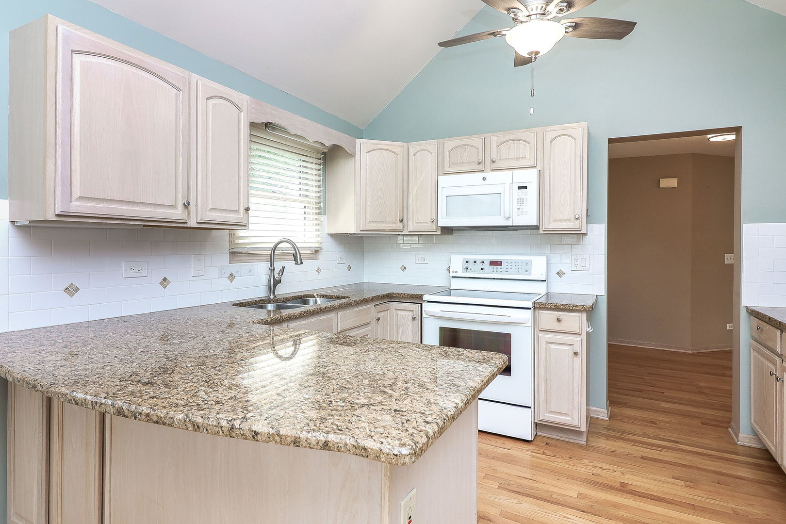 2007 Thornwood Circle, St. Charles, IL 60174