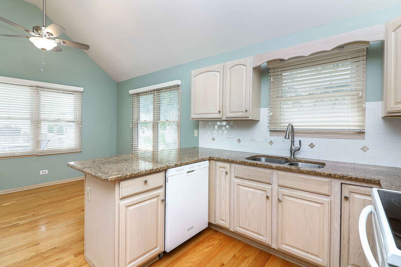 2007 Thornwood Circle, St. Charles, IL 60174