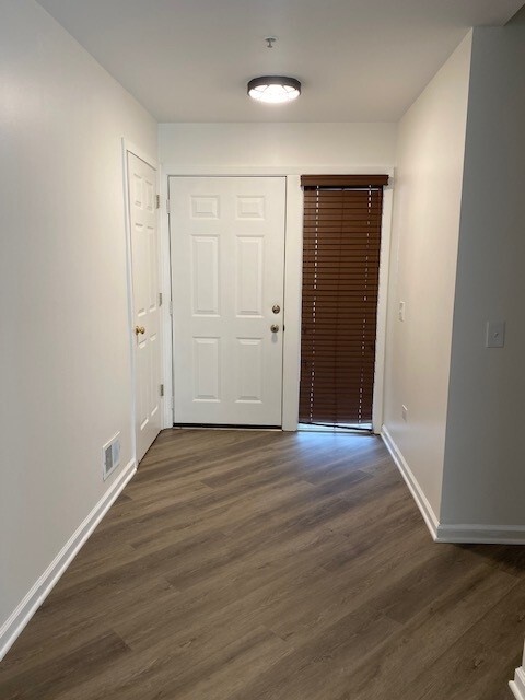 1105 E Cambria Lane #1105, Lombard, IL 60148