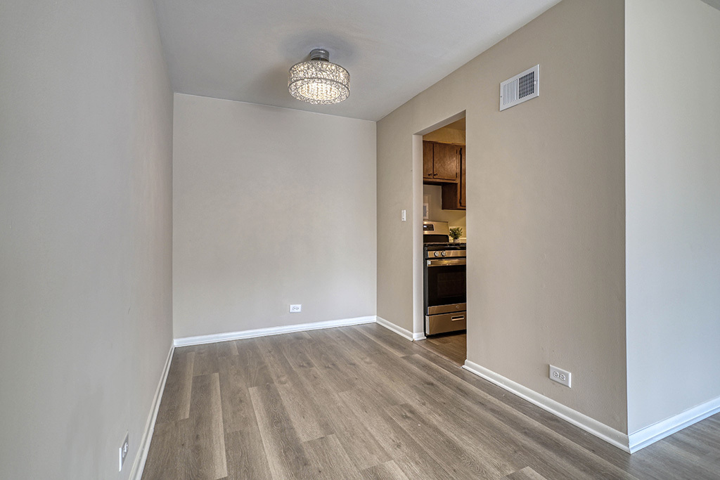 9840 S Pulaski Road #305, Oak Lawn, IL 60453