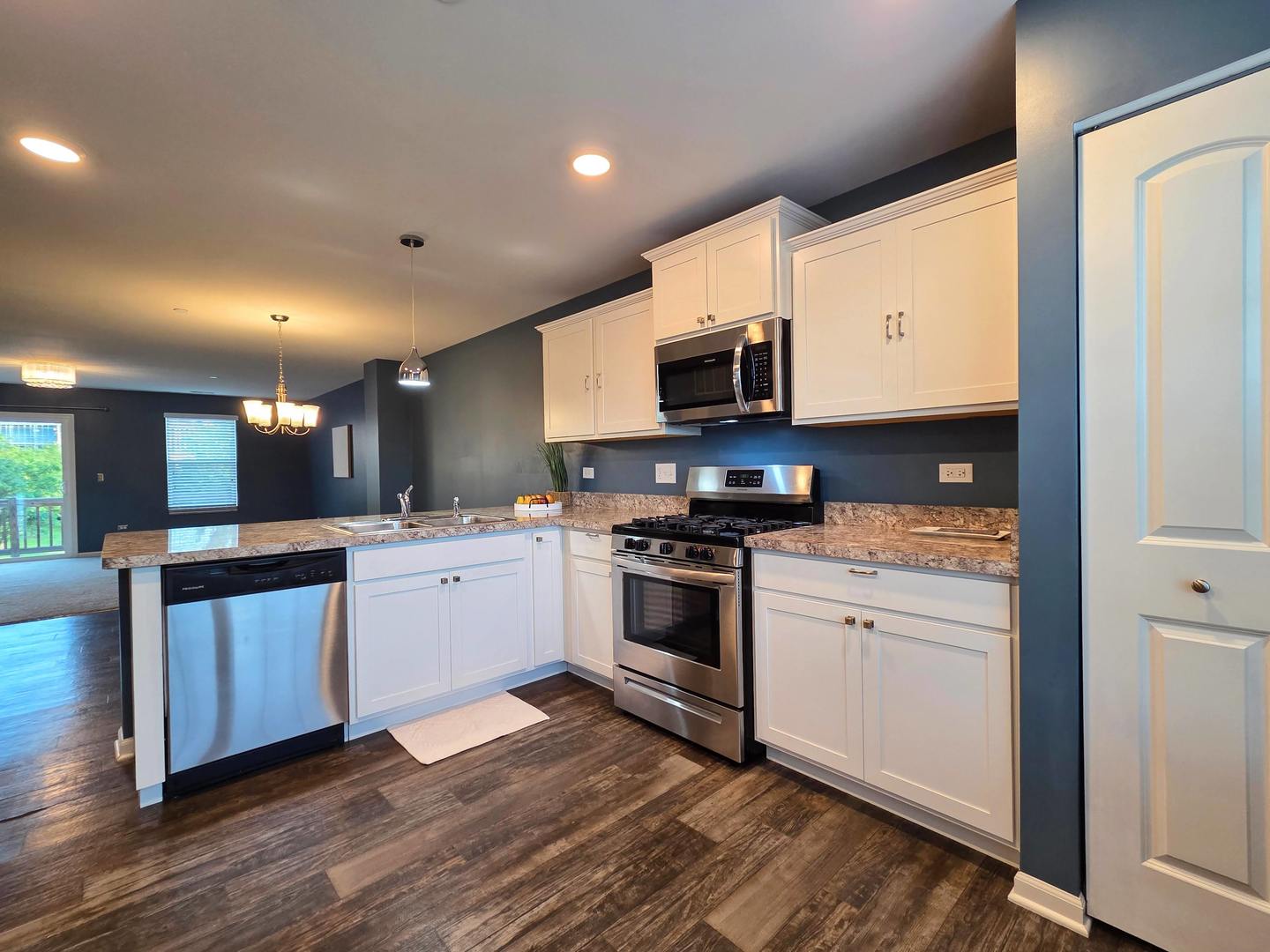 719 Hickory Street, Mundelein, IL 60060