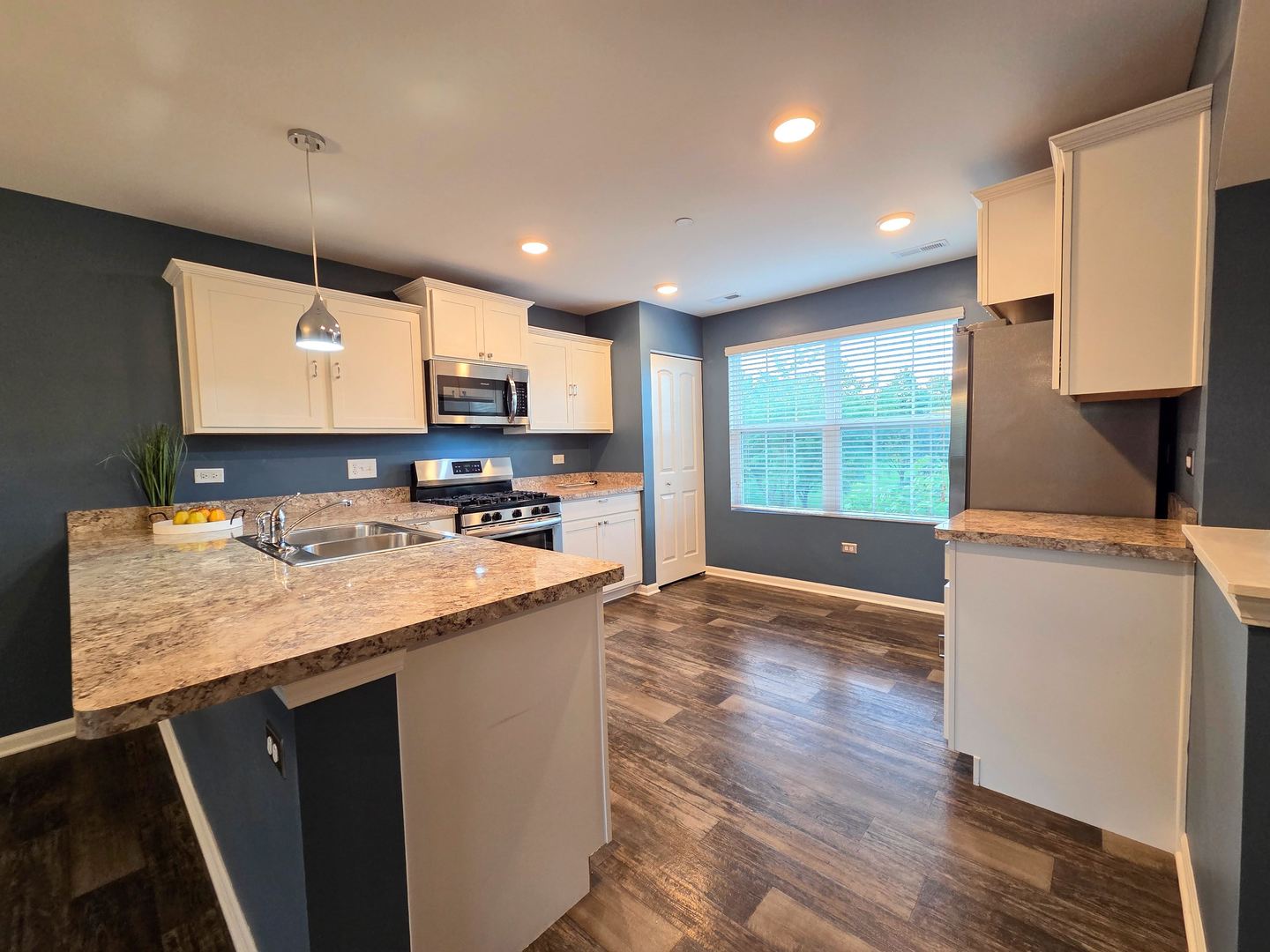 719 Hickory Street, Mundelein, IL 60060