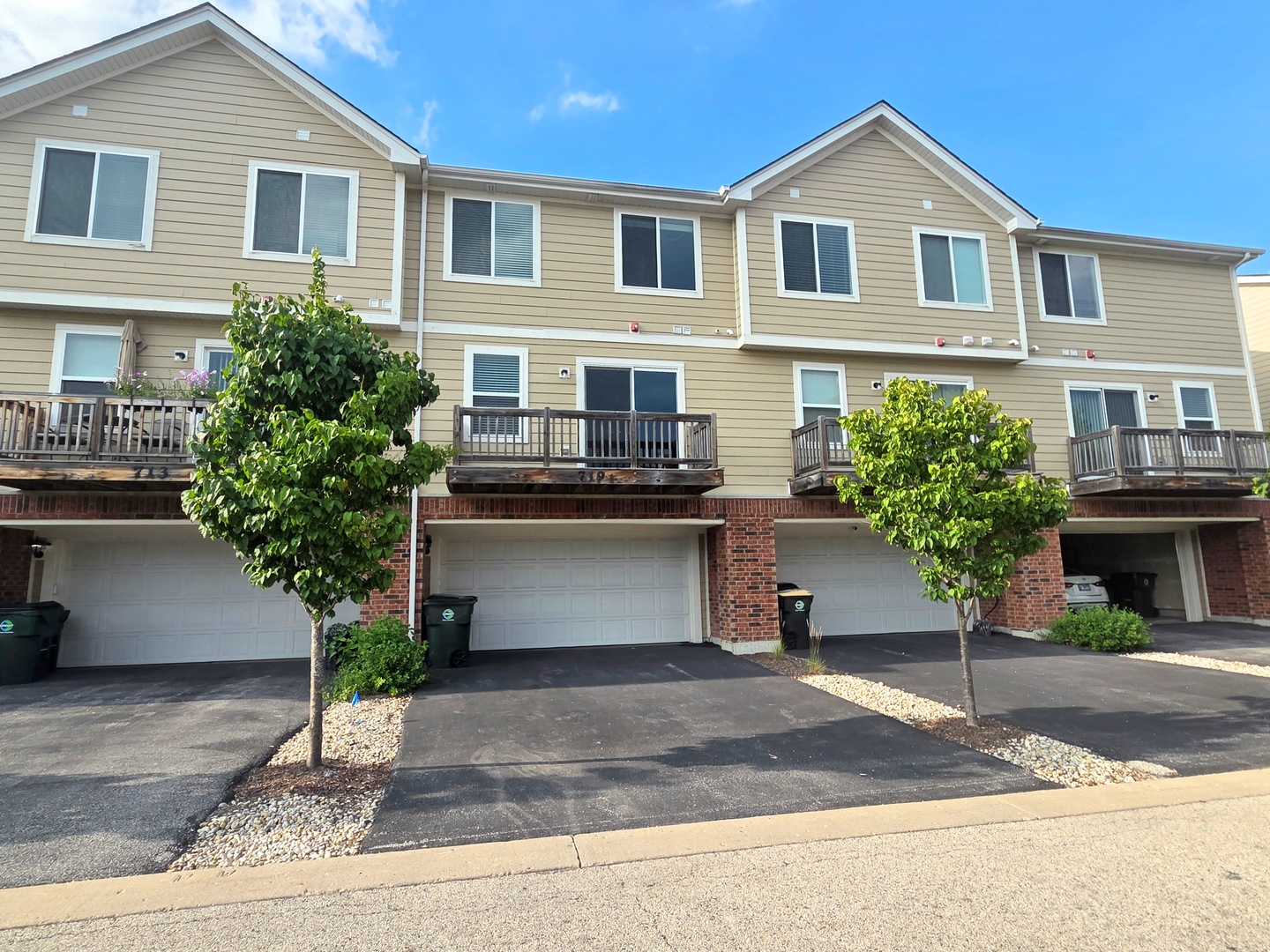 719 Hickory Street, Mundelein, IL 60060