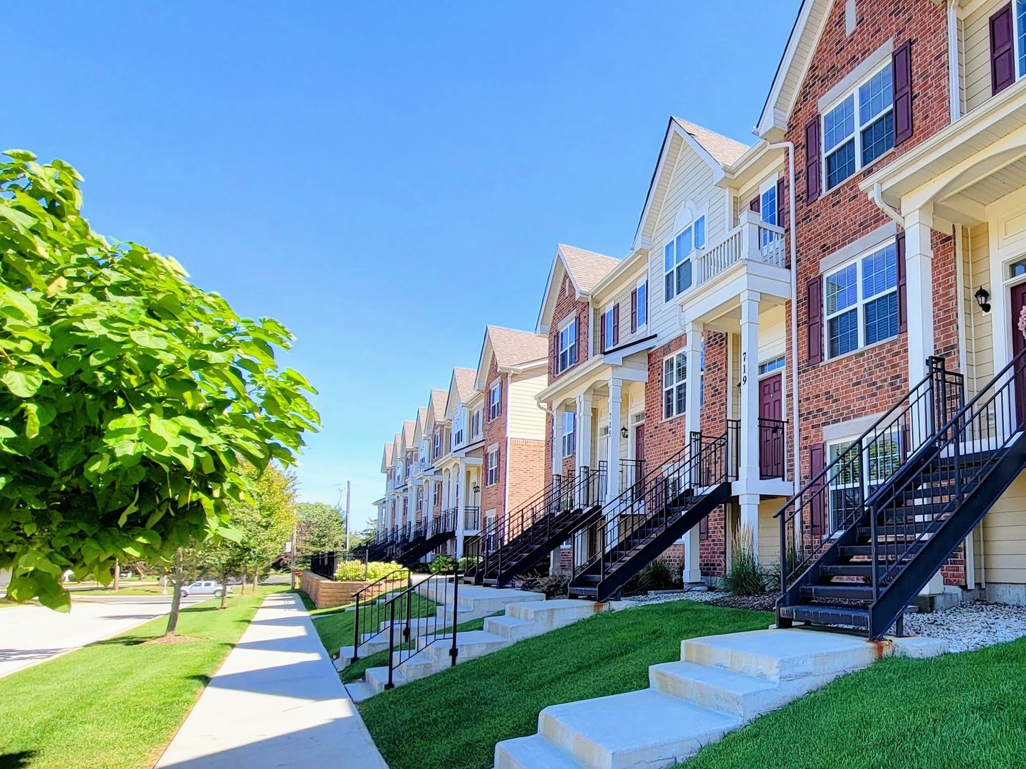 719 Hickory Street, Mundelein, IL 60060