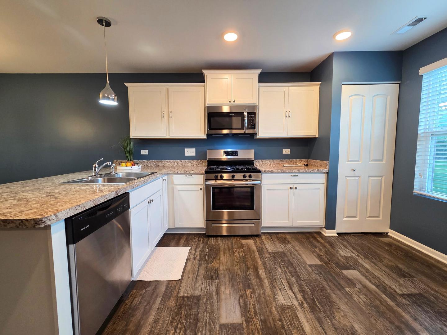 719 Hickory Street, Mundelein, IL 60060