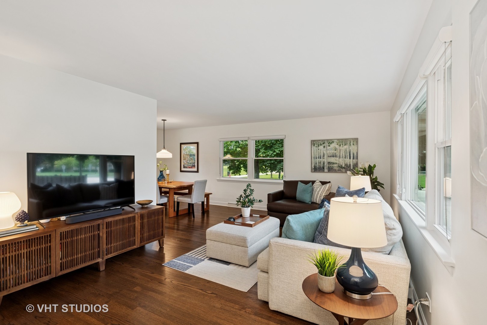 327 W Rockland Road, Libertyville, IL 60048