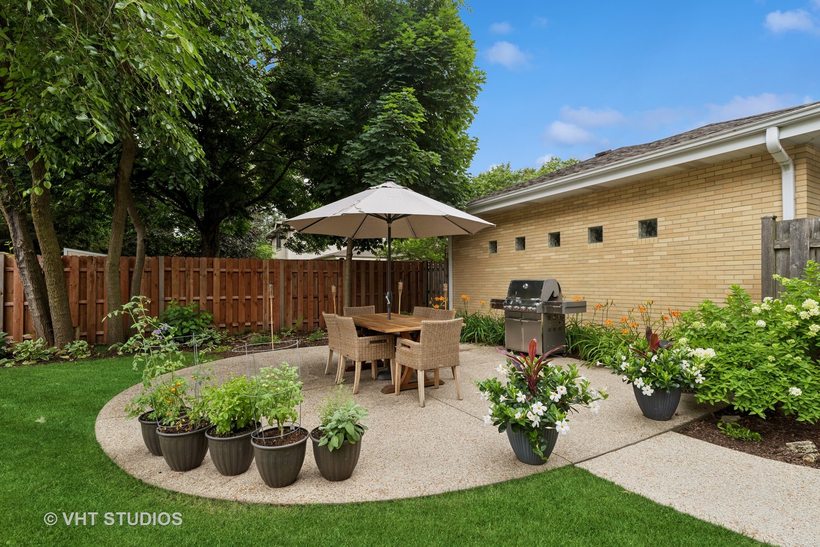 327 W Rockland Road, Libertyville, IL 60048