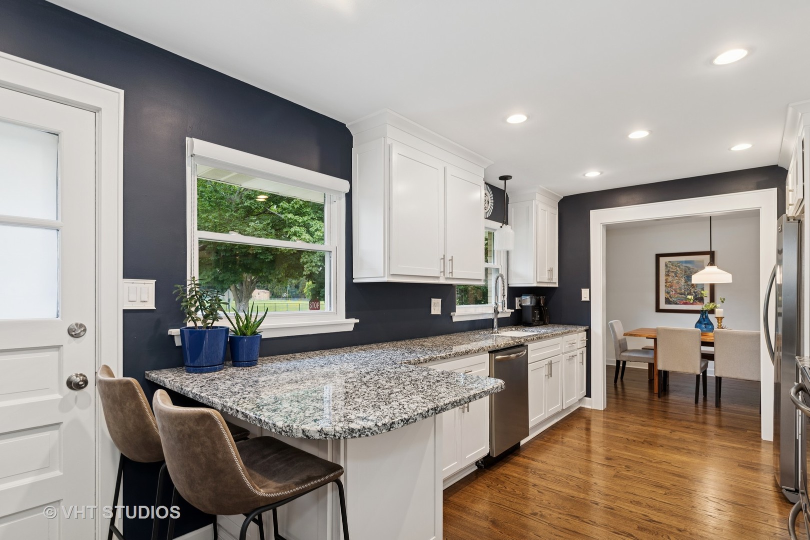327 W Rockland Road, Libertyville, IL 60048
