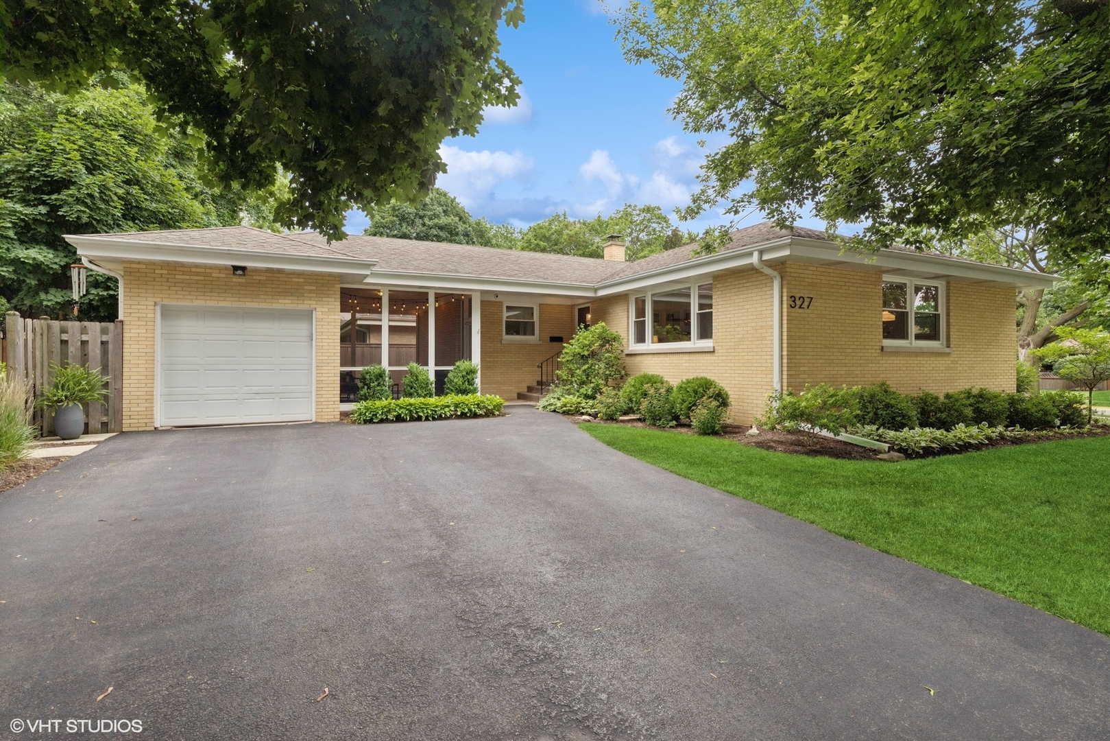 327 W Rockland Road, Libertyville, IL 60048