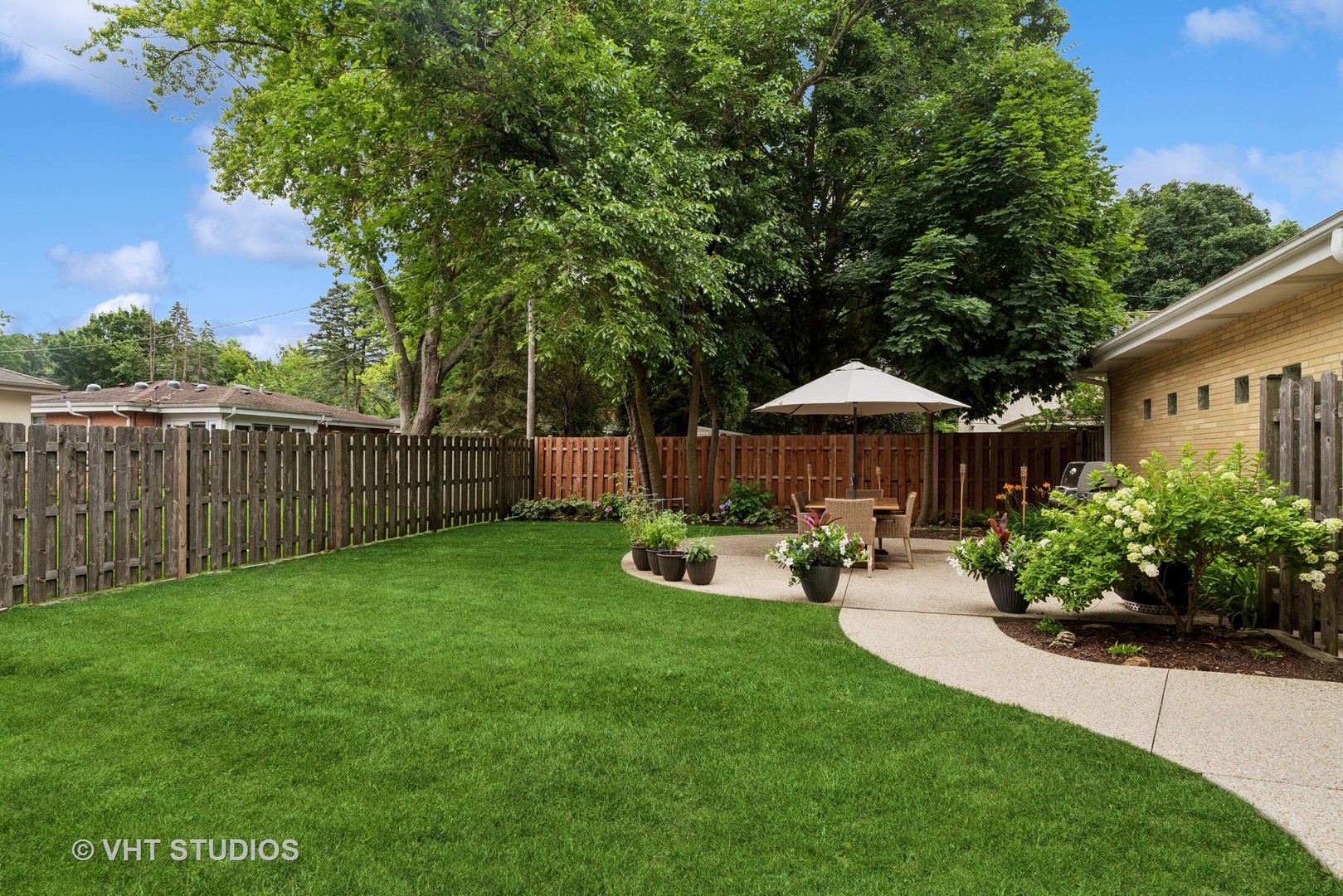 327 W Rockland Road, Libertyville, IL 60048