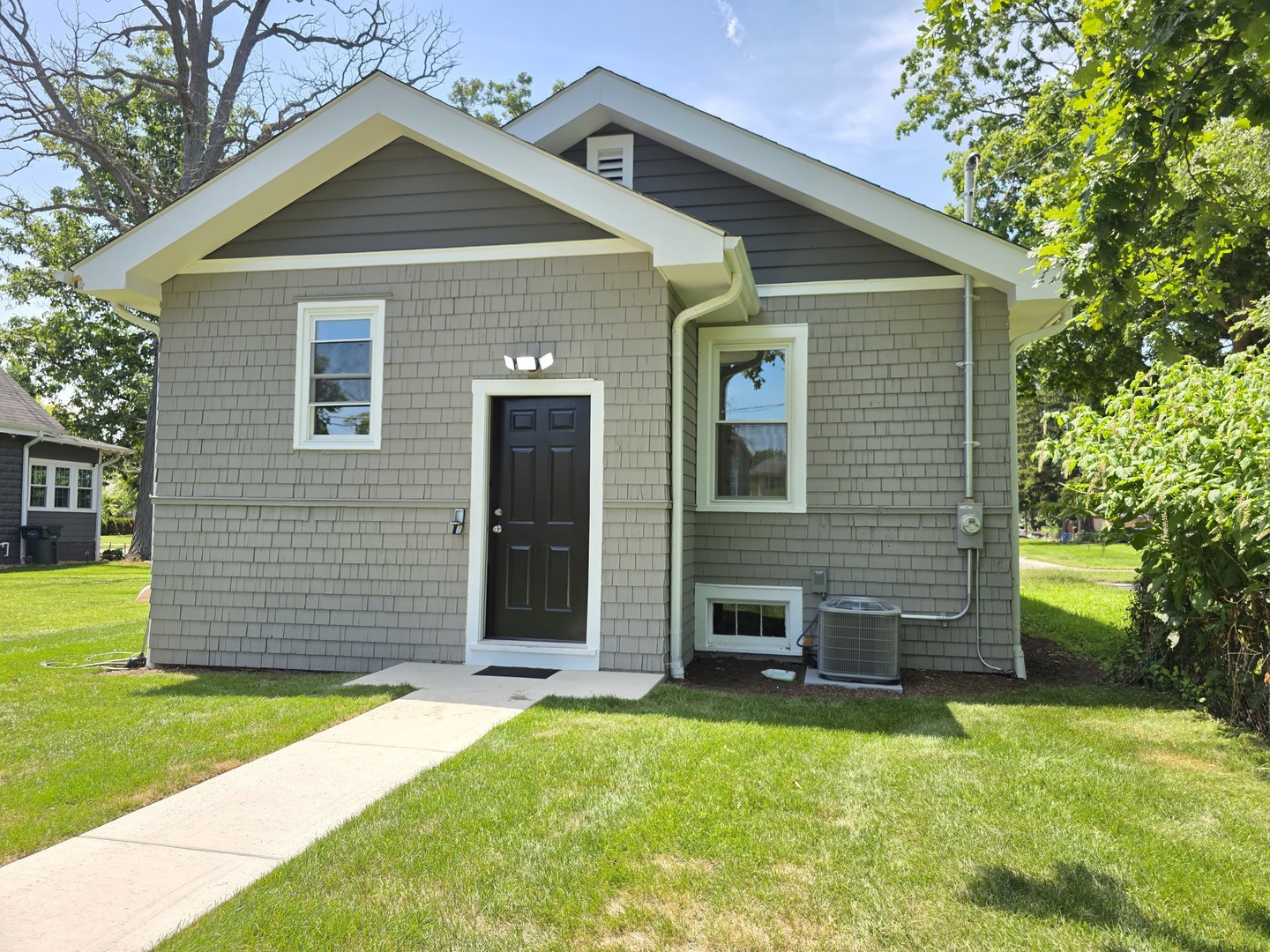 1819 Victoria Avenue, North Chicago, IL 60064