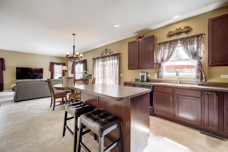 777 N Mather Court, Romeoville, IL 60446