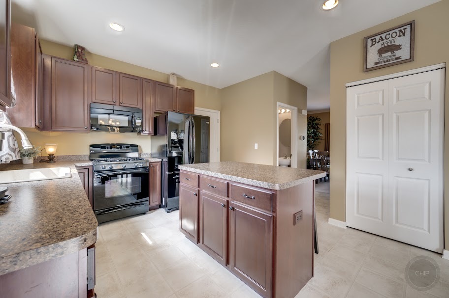 777 N Mather Court, Romeoville, IL 60446