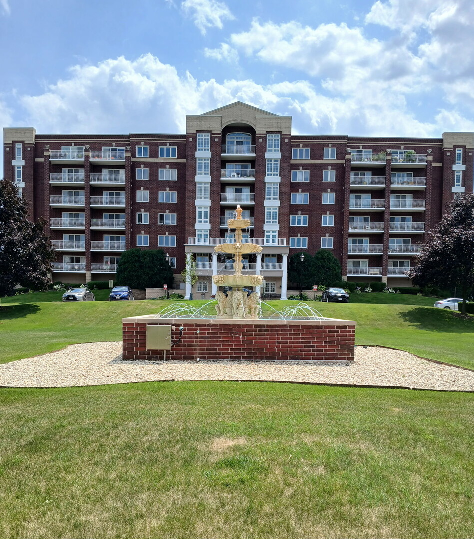 7061 W Touhy Avenue, Niles, IL 60714