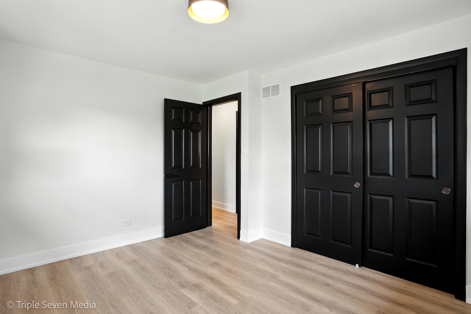 5509 Oak Center Drive, Oak Lawn, IL 60453