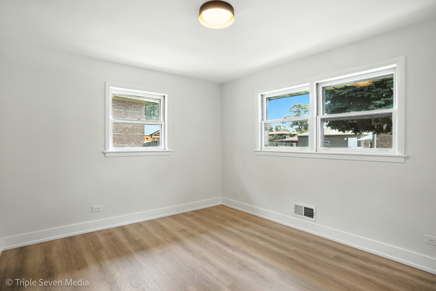5509 Oak Center Drive, Oak Lawn, IL 60453