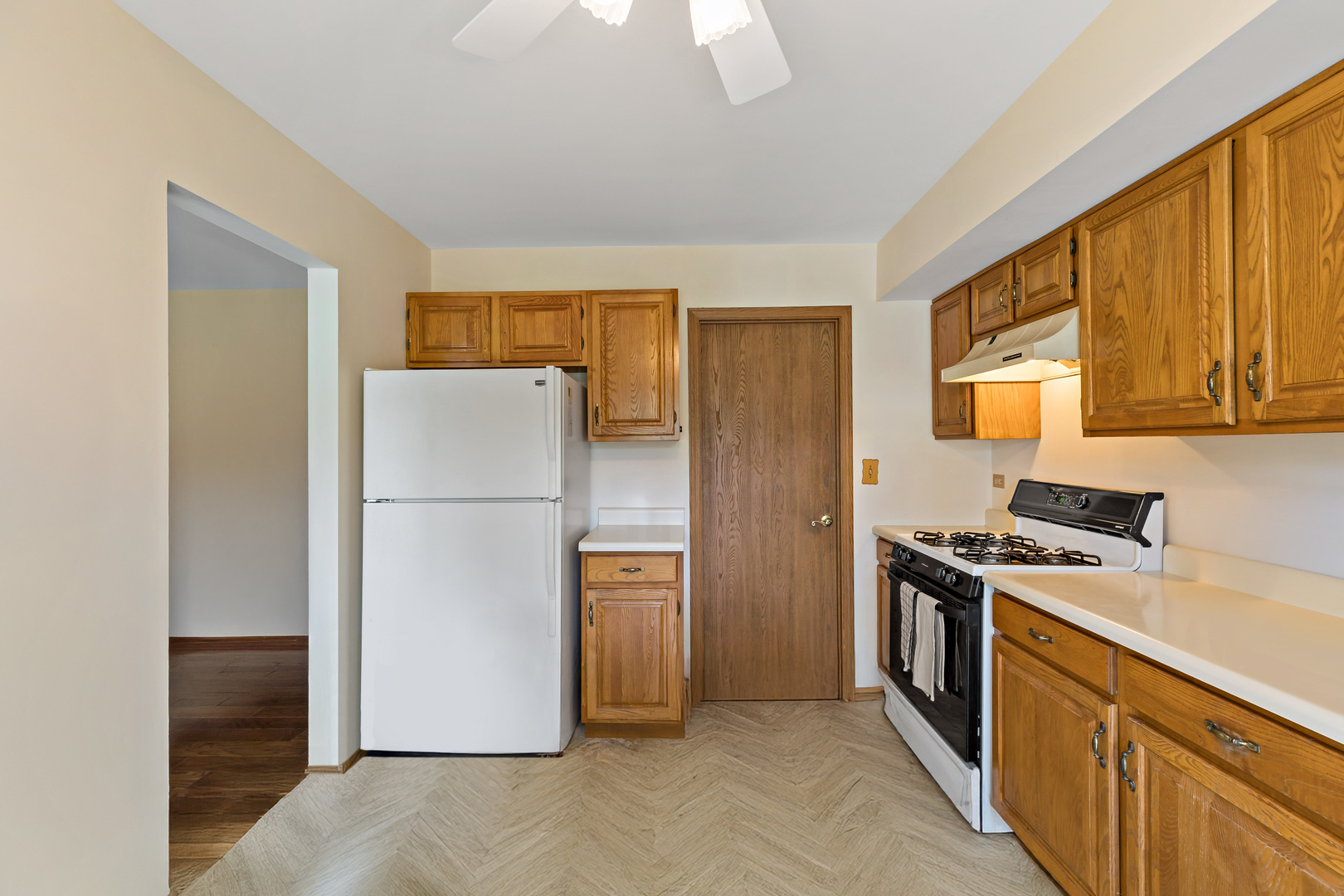 1919 Prentiss Drive, Downers Grove, IL 60516