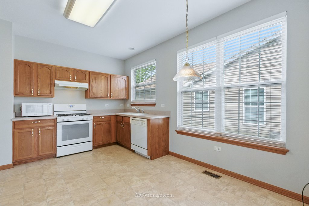 21308 Brush Lake Drive, Crest Hill, IL 60403