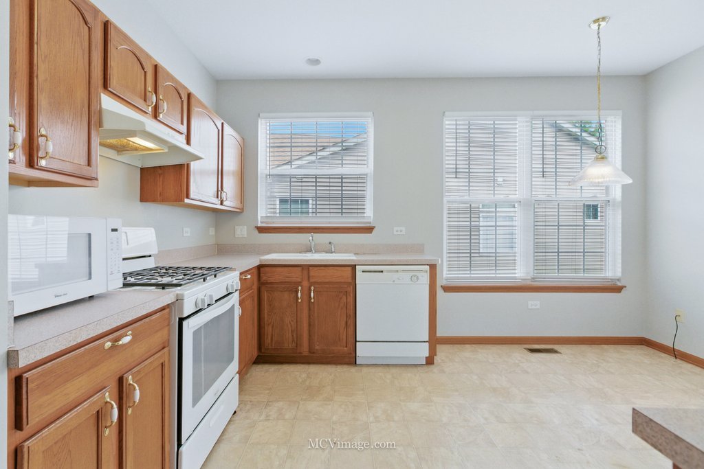 21308 Brush Lake Drive, Crest Hill, IL 60403