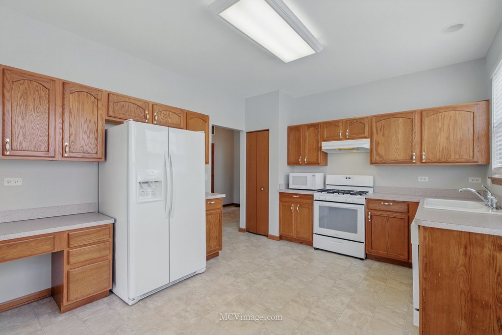 21308 Brush Lake Drive, Crest Hill, IL 60403