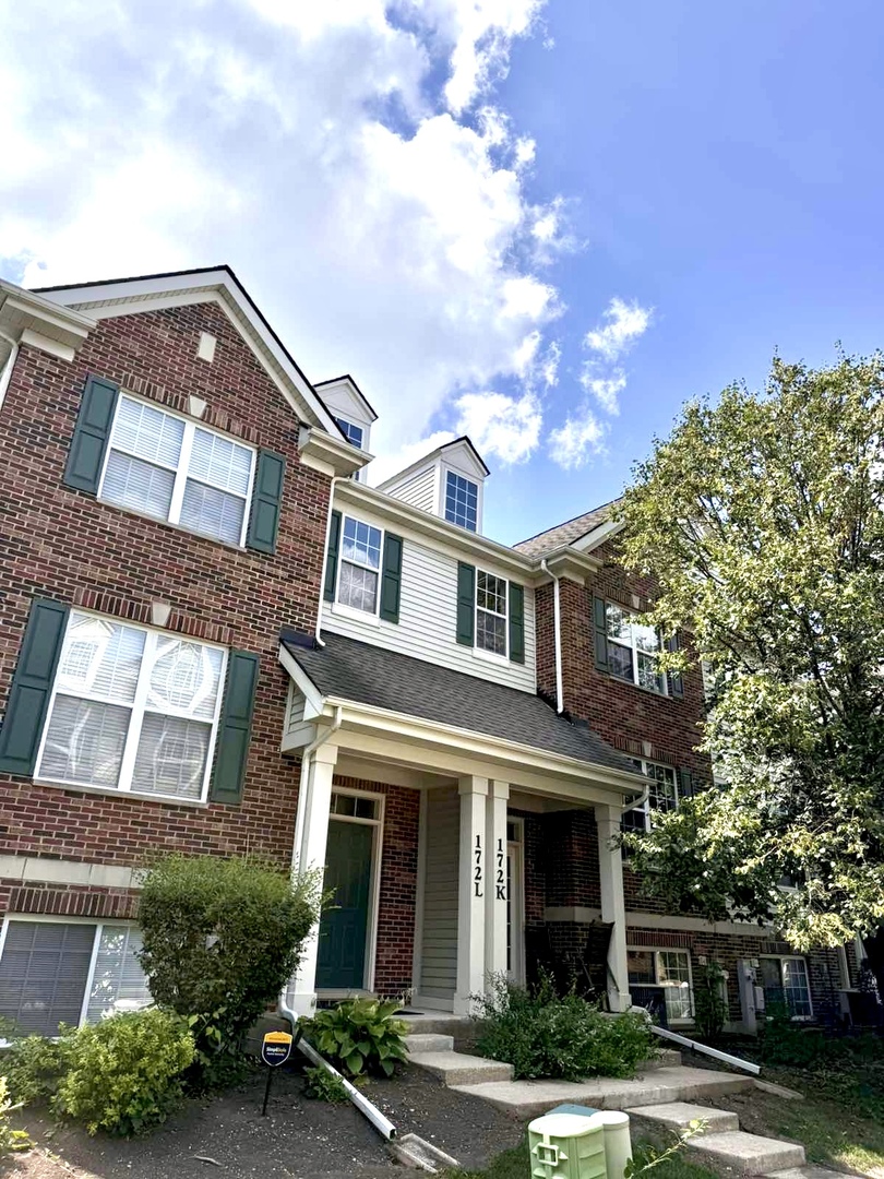172 N East River Road #K, Des Plaines, IL 60016