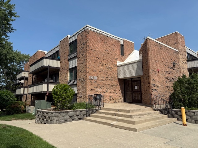 1810 Hemlock Place #304, Schaumburg, IL 60173