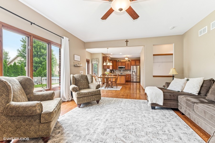 8824 Brown Lane, Tinley Park, IL 60487