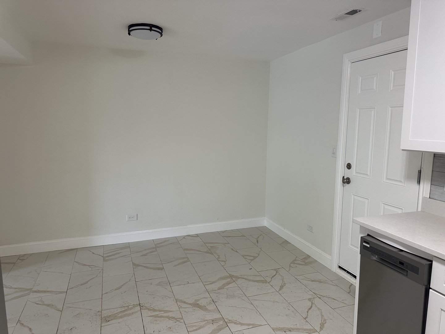 3927 W 95th Street #2E, Evergreen Park, IL 60805
