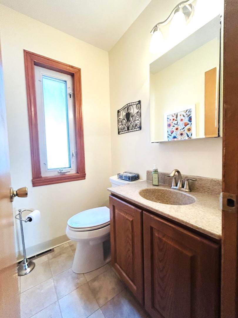 415 E Lincoln Street, Mount Prospect, IL 60056