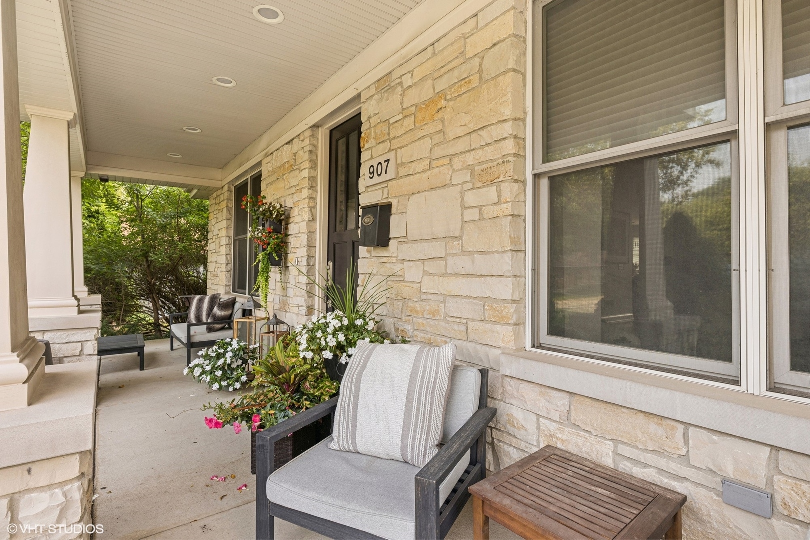 907 S Vail Avenue, Arlington Heights, IL 60005