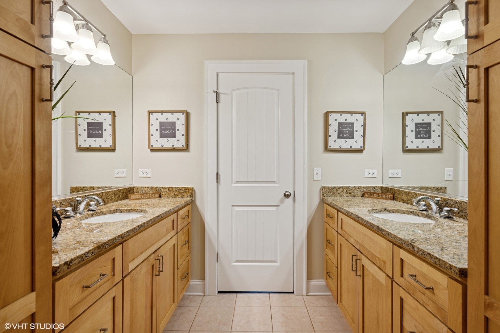907 S Vail Avenue, Arlington Heights, IL 60005