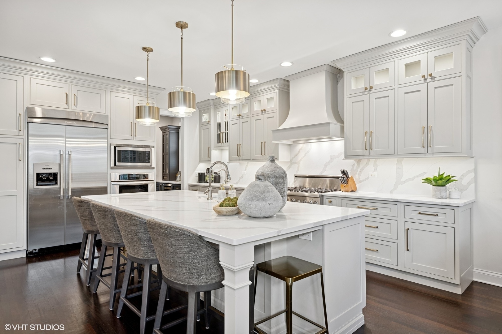 907 S Vail Avenue, Arlington Heights, IL 60005