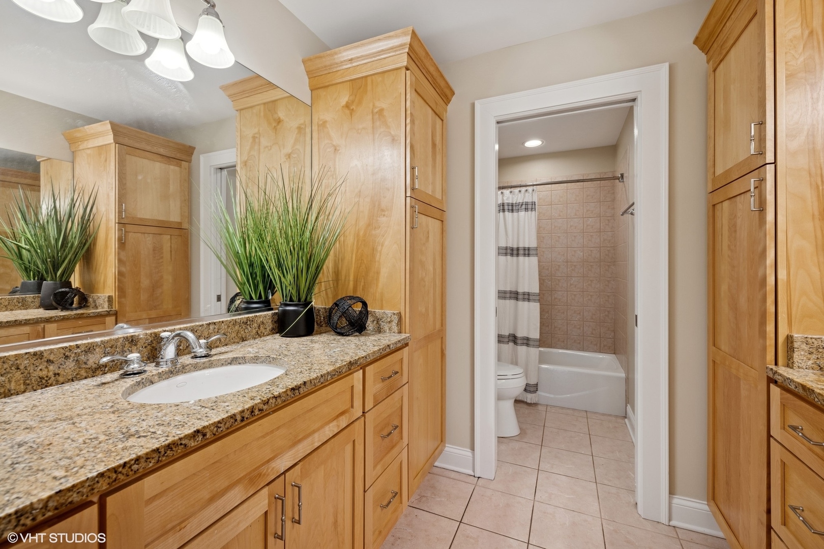 907 S Vail Avenue, Arlington Heights, IL 60005