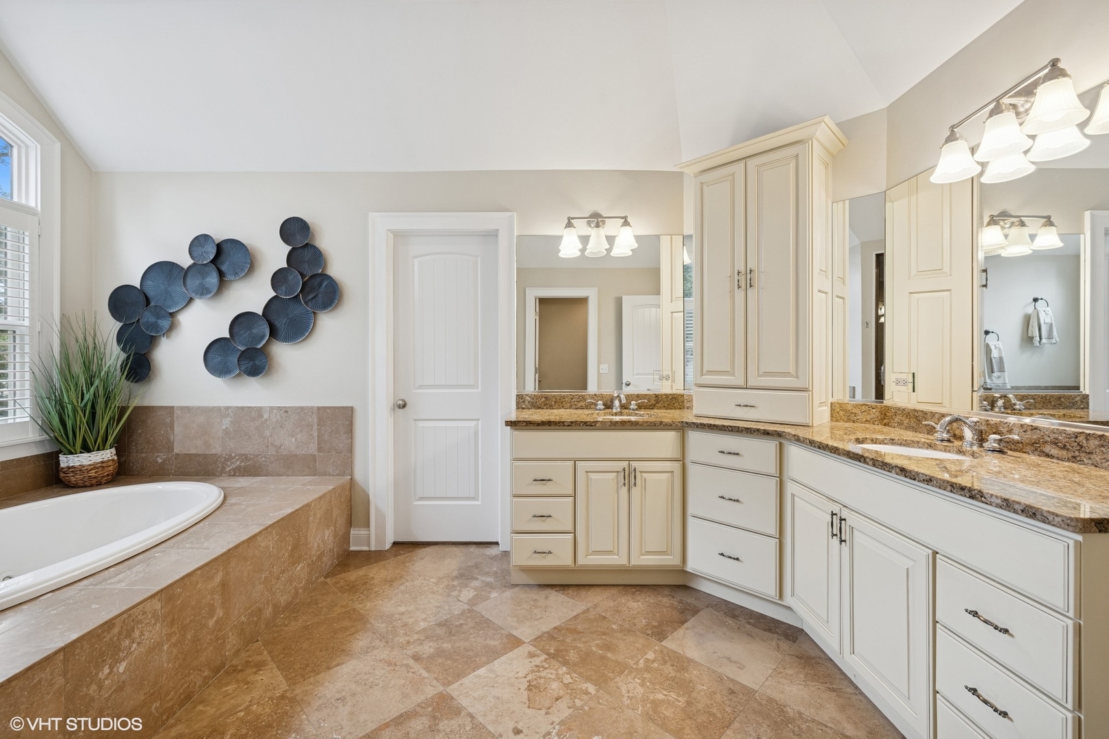 907 S Vail Avenue, Arlington Heights, IL 60005