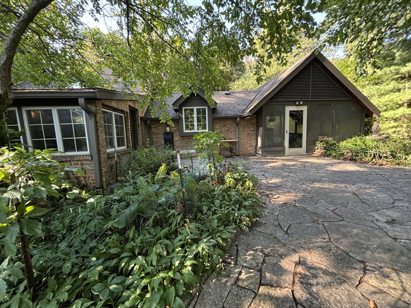 29W101 Morris Court, Warrenville, IL 60555