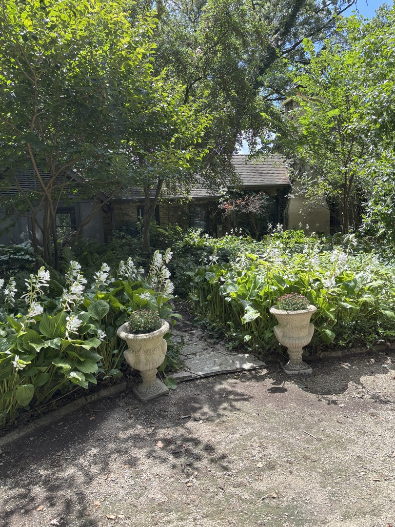 29W101 Morris Court, Warrenville, IL 60555