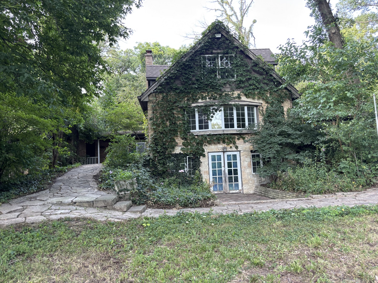 29W101 Morris Court, Warrenville, IL 60555