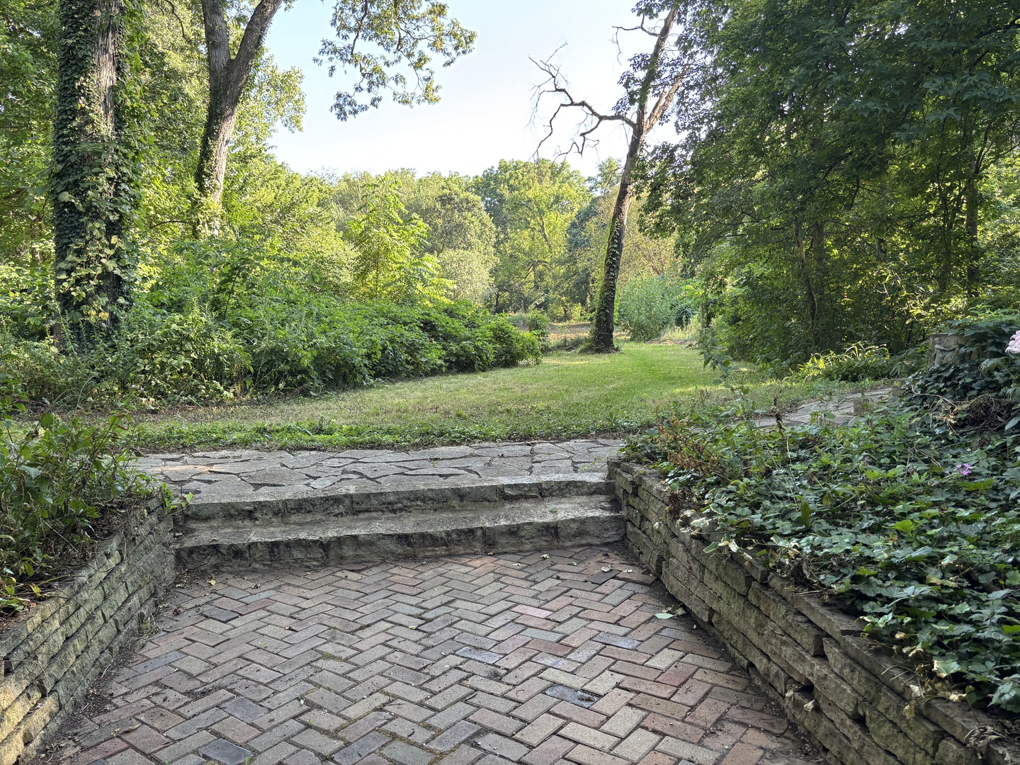 29W101 Morris Court, Warrenville, IL 60555