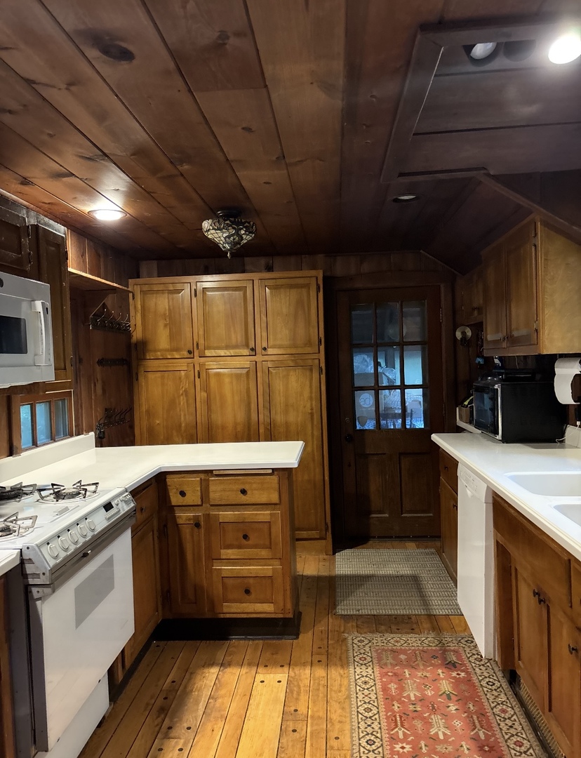 29W101 Morris Court, Warrenville, IL 60555