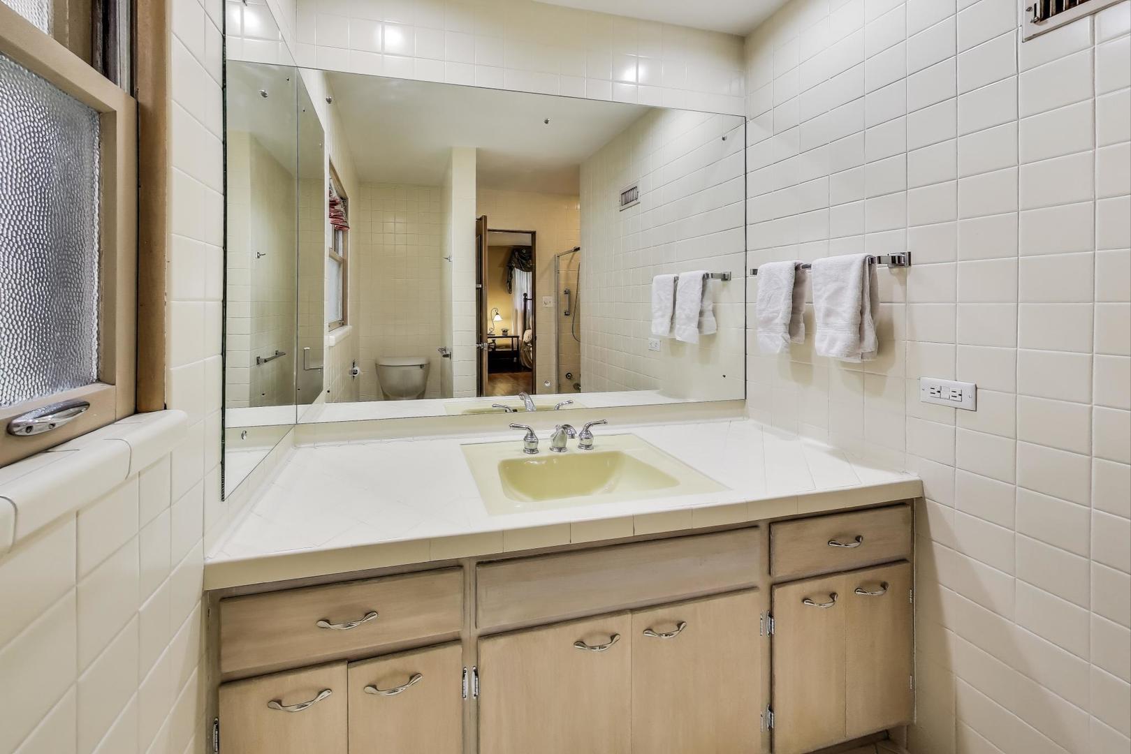 9350 S Hoyne Avenue, Chicago, IL 60643