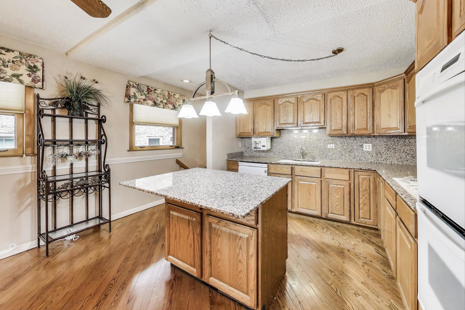 9350 S Hoyne Avenue, Chicago, IL 60643