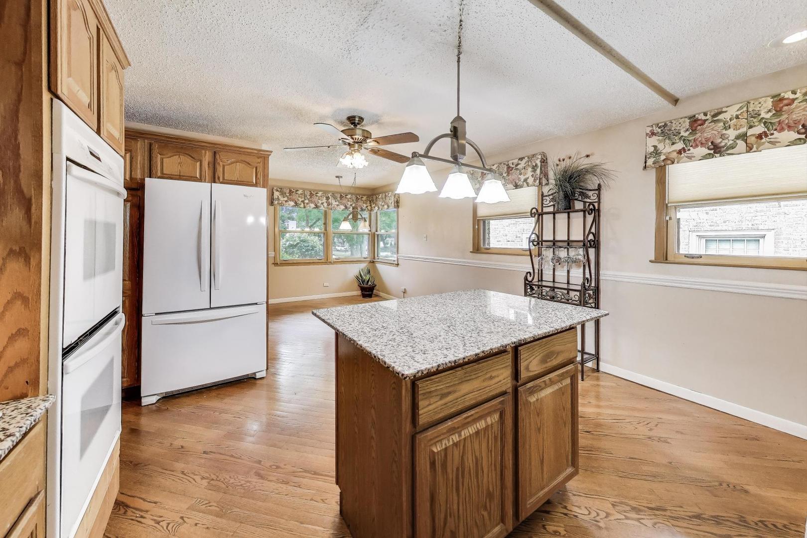 9350 S Hoyne Avenue, Chicago, IL 60643