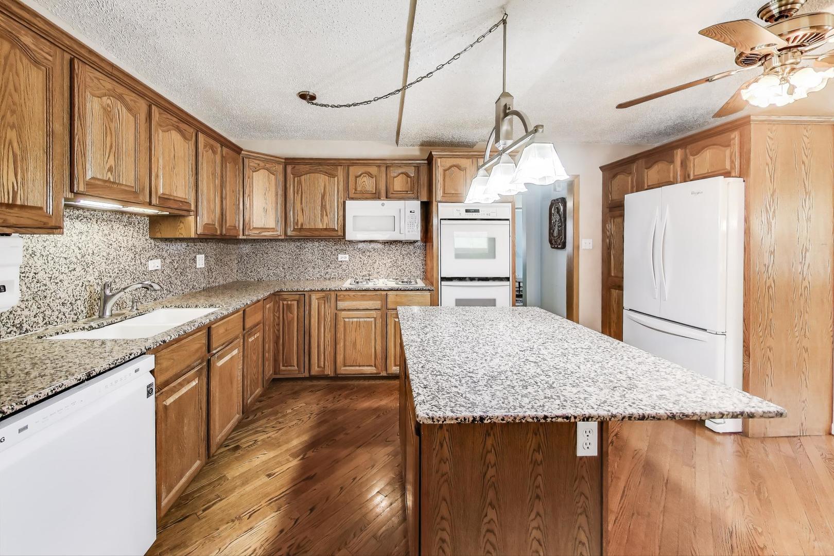 9350 S Hoyne Avenue, Chicago, IL 60643