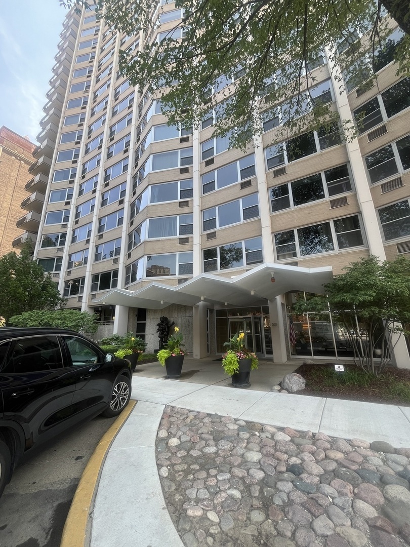 555 W Cornelia Avenue #501, Chicago, IL 60657