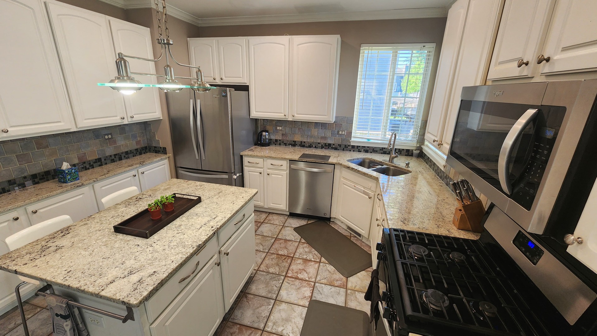1759 Ellington Drive, Aurora, IL 60503