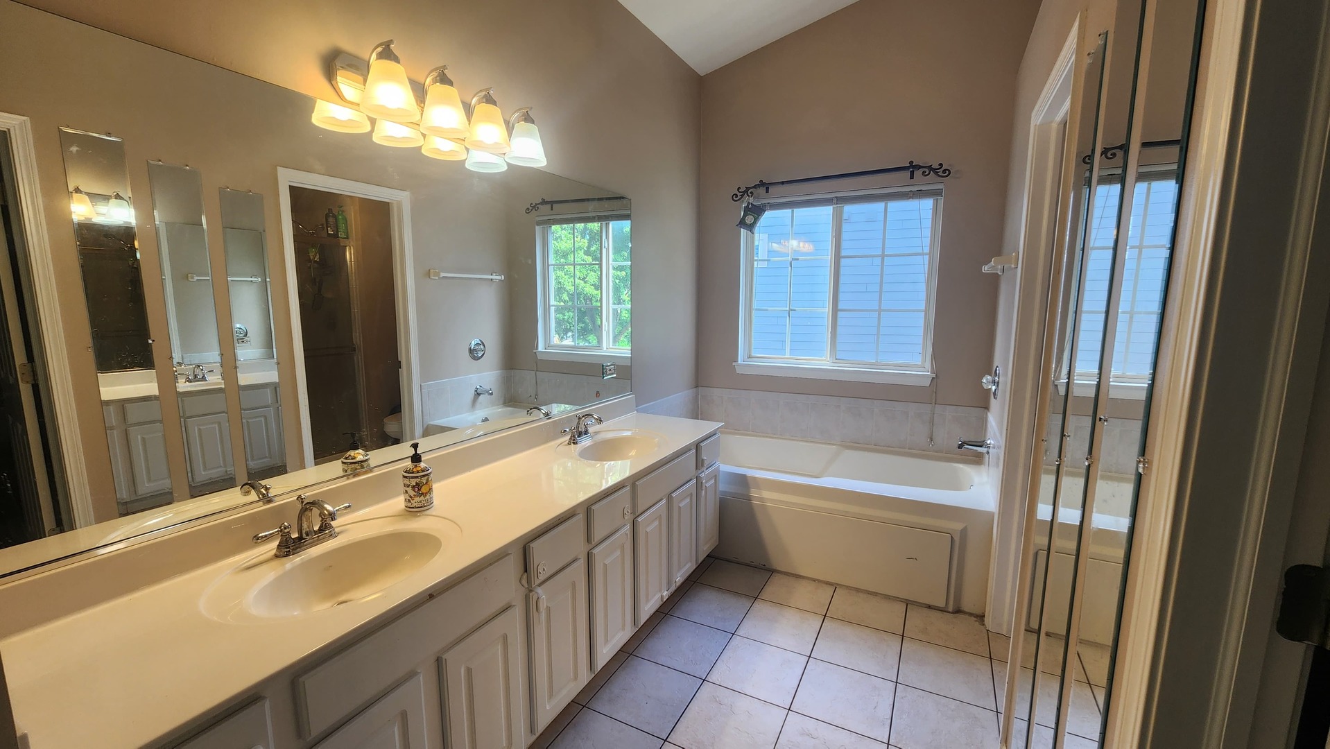 1759 Ellington Drive, Aurora, IL 60503