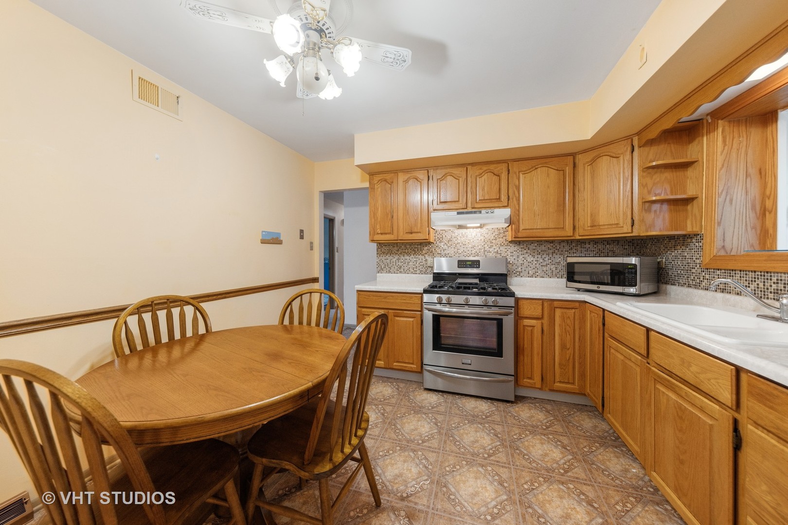 6501 Forestview Drive, Oak Forest, IL 60452