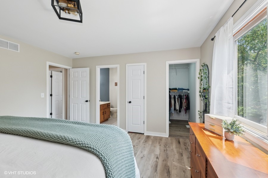 132 S Vincent Drive, Bolingbrook, IL 60490