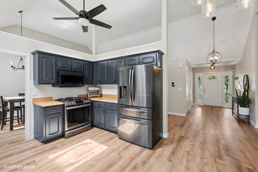 132 S Vincent Drive, Bolingbrook, IL 60490